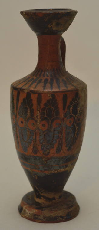 Attic black-figure lekythos decorated with double palmette chain, rays on shoulder