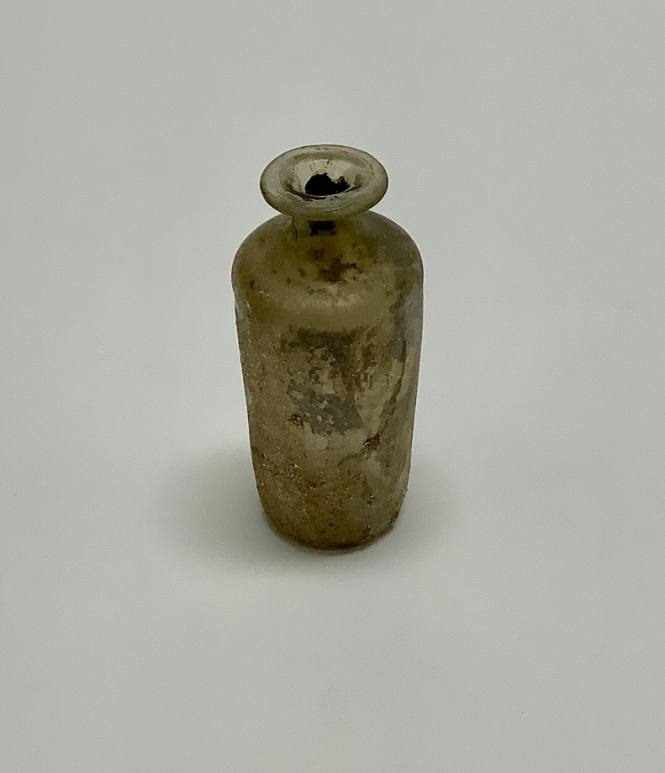 Cylindrical bottle with rim folded in and flattened