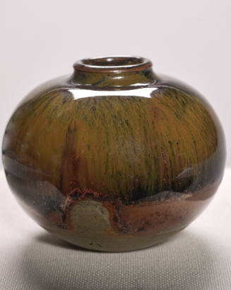 Takatori tea caddy in shape of a sphere (or an eggplant)