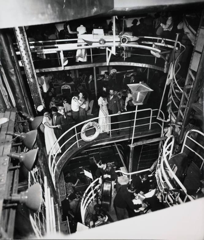 Japanese couples dancing to music of Japanese band at the Showboat nightclub, Tokyo