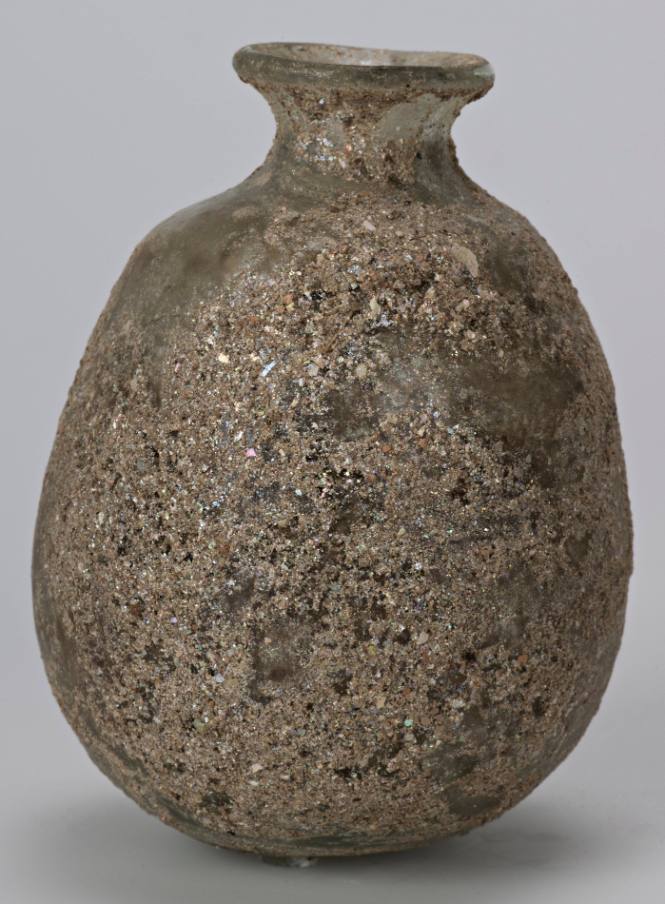 Jar with ovoid body, narrow neck and everted rim
