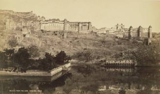 Palace from the Lake, Umbere