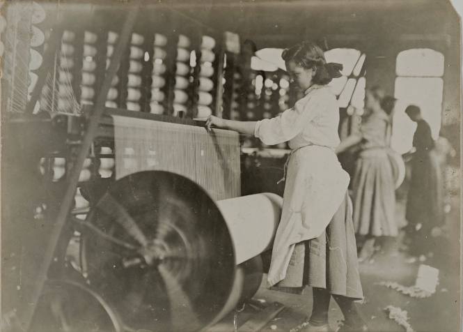 National Child Labor Committee, 1920, Cotton Mill, Evansville, Indiana (Lincoln Mills), Girls at Weaving Machine, Warpers