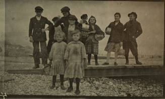 Untitled (Children posing, Mississippi cannery)