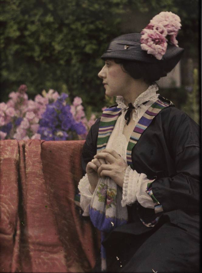 Tamara Karsavina in the Garden of the Marchioness of Ripon at Coombe