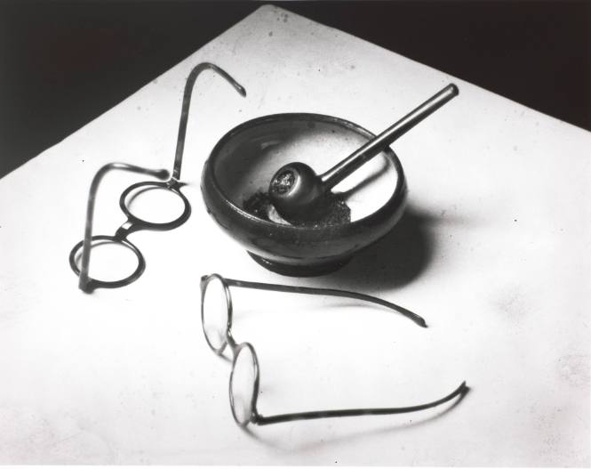 Mondrian's Pipe and Glasses