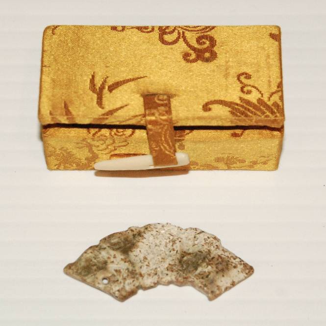 Jade amulet of a fish with box