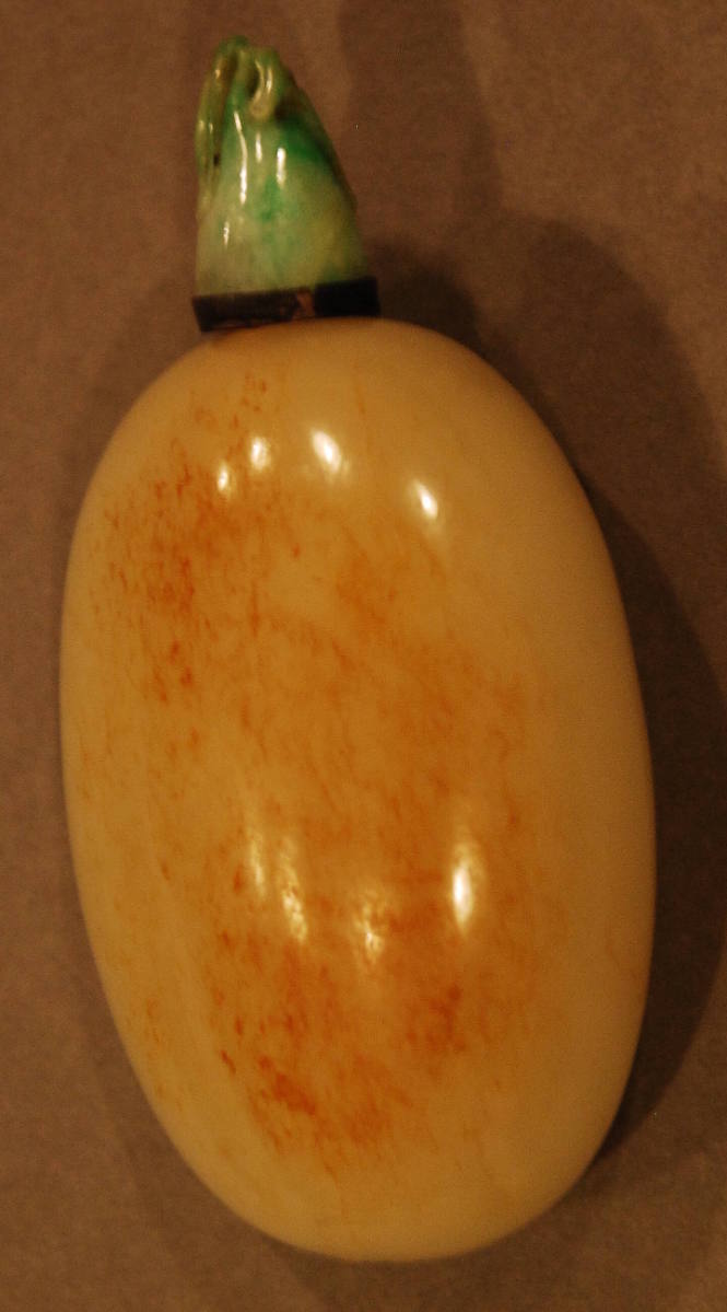 White and russet jade snuff bottle with jadeite stopper