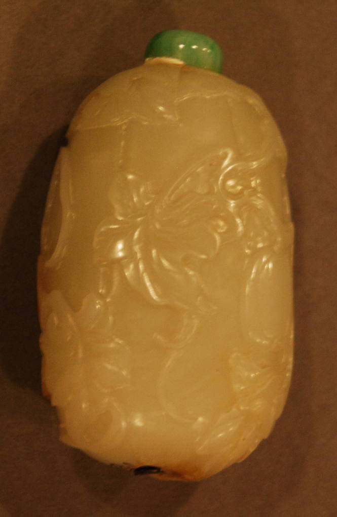 White jade melon-form snuff bottle with vine in relief and russet patches