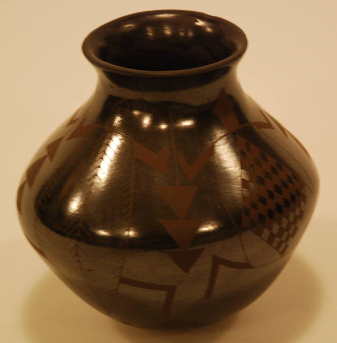 Vessel (lizard design)