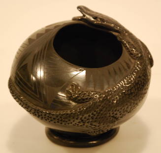Vessel (sculpted lizard design around rim)