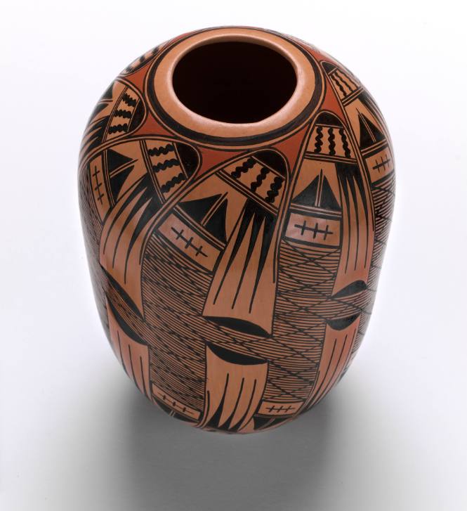 Polychrome jar with bird’s wing pattern