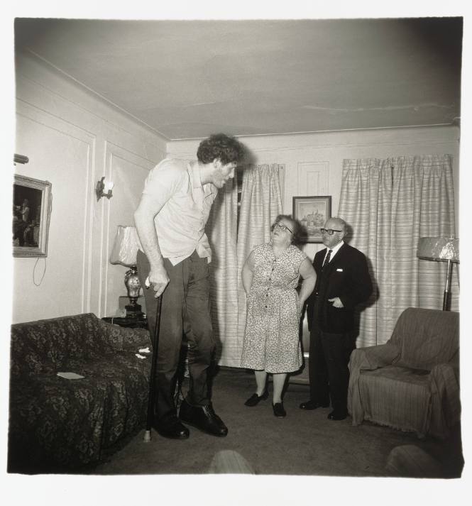 A Jewish giant at home with his parents in Bronx, N.Y.