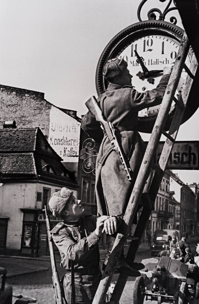 Resetting German Clocks Forward to Moscow Time