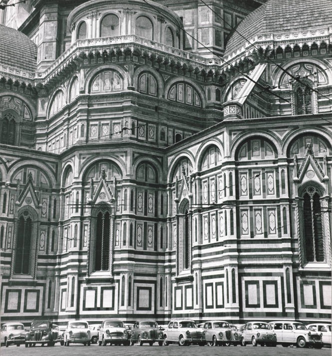 Façade and Cars, Florence
