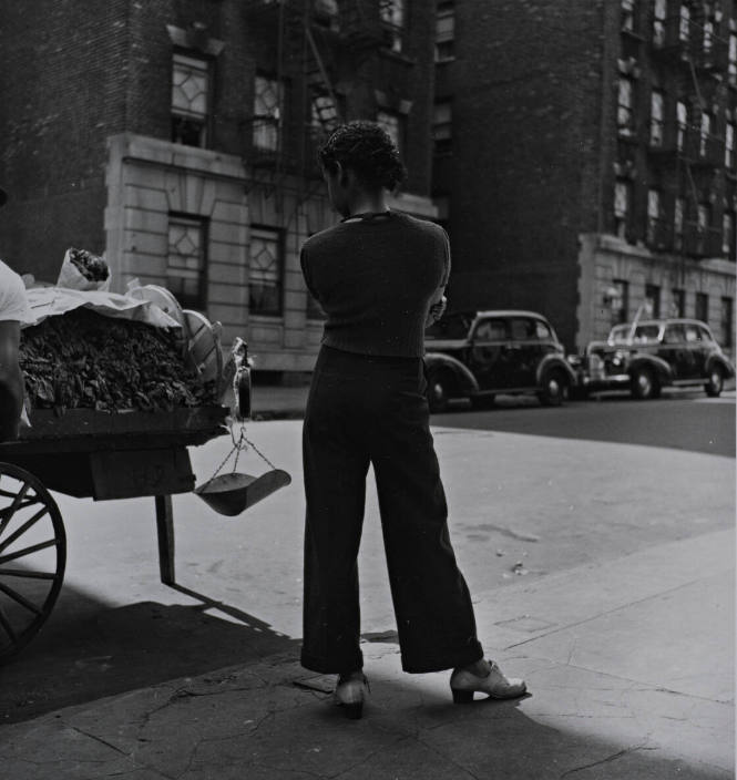 Untitled [Street scene 1], from the series Harlem Document