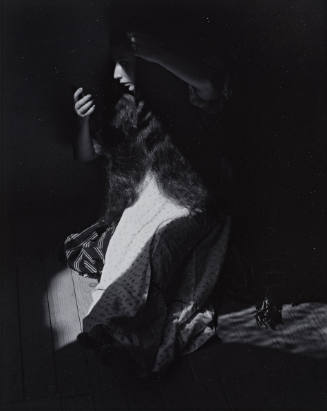 Retrato de lo eterno (woman combing her hair)