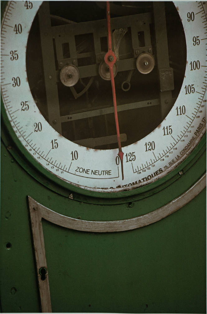 Untitled (scale) from L'Histoire de France portfolio