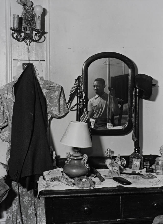 Untitled [Man in mirror], from the series Harlem Document
