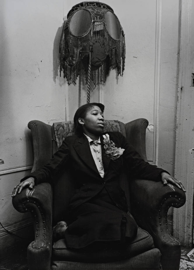 Untitled [Lady and lamp], from the series Harlem Document