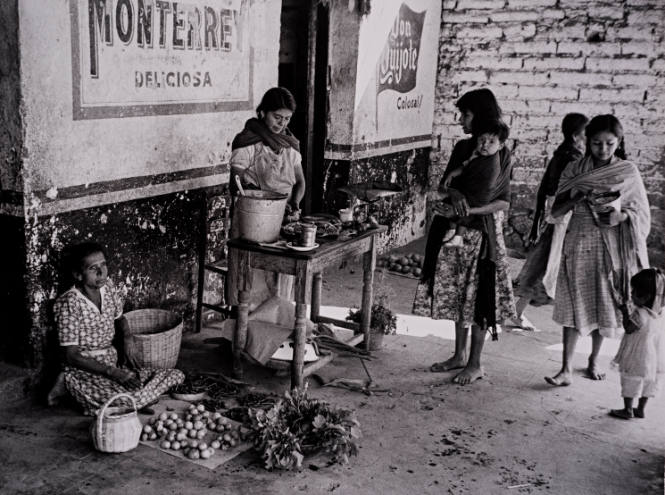 1961, Mexico (Women at market),