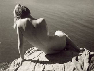 Nude Against Sea