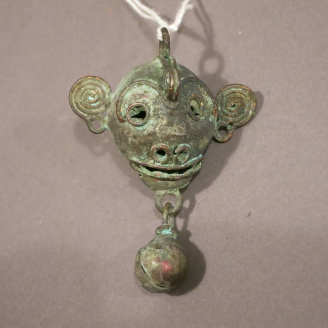 Monkey-head bell with clapper