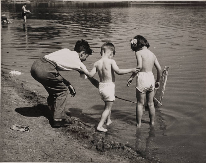 Wimbledon Common, London (Three children with sail boat)