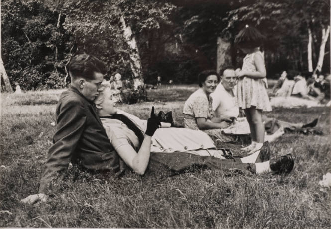 Wimbledon Common, London (Couple reading)