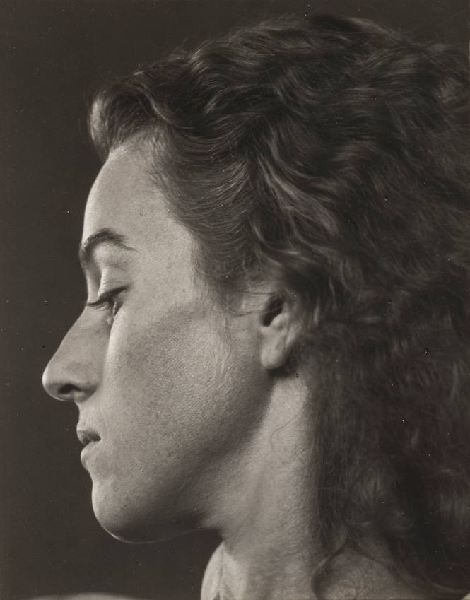Portrait of women in profile