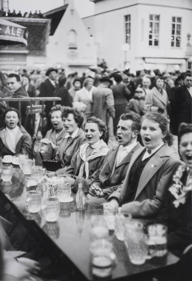 Group of people singing and drinking beer, Brussels World Fair