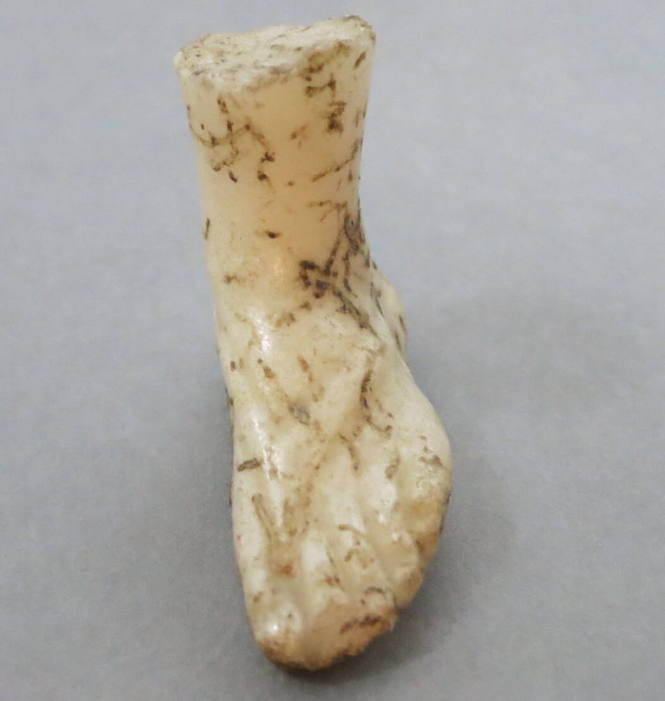 Fragment from statuette: Foot wearing sandal