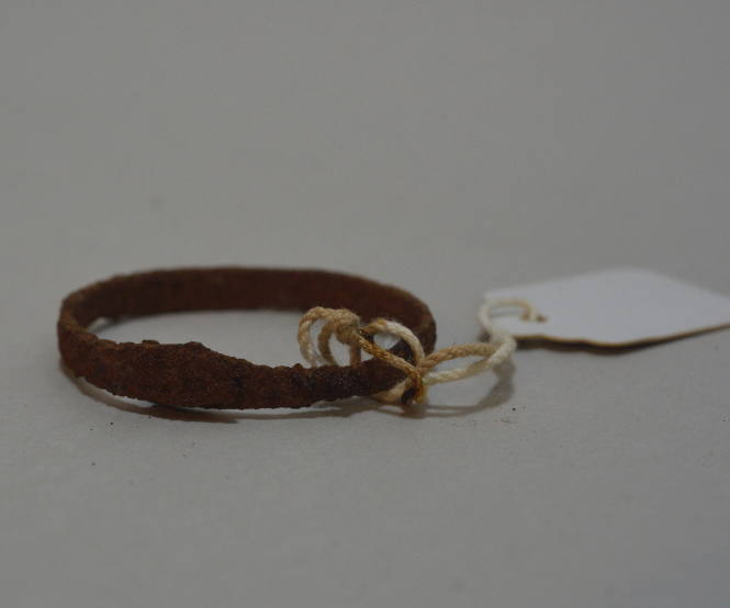 Small ring (bracelet)