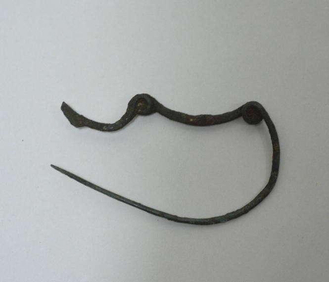 Fibula of simple type; two simple spirals