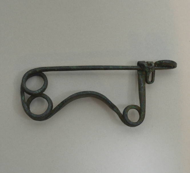 Spiral fibula, flattened bow decorated with four rows of incised dots