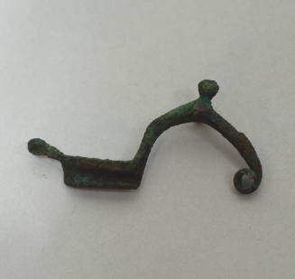 Fibula of simple bow-type, with spiral hinge and tree knobs on bow