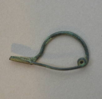 Small wire fibula with triple spiral spring