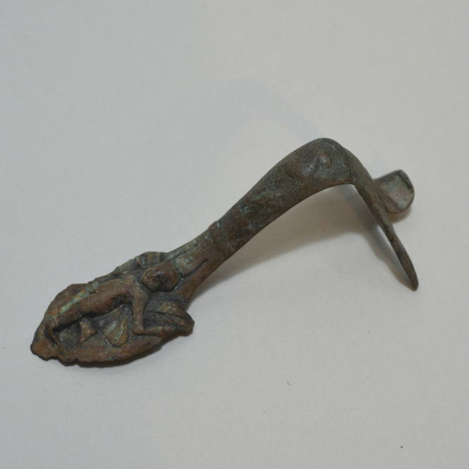 Handle with relief of Eros and animals