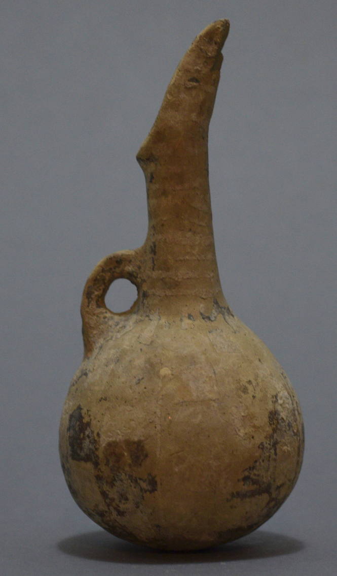 Cypriot buffware jug with beaked spout with linear ornament