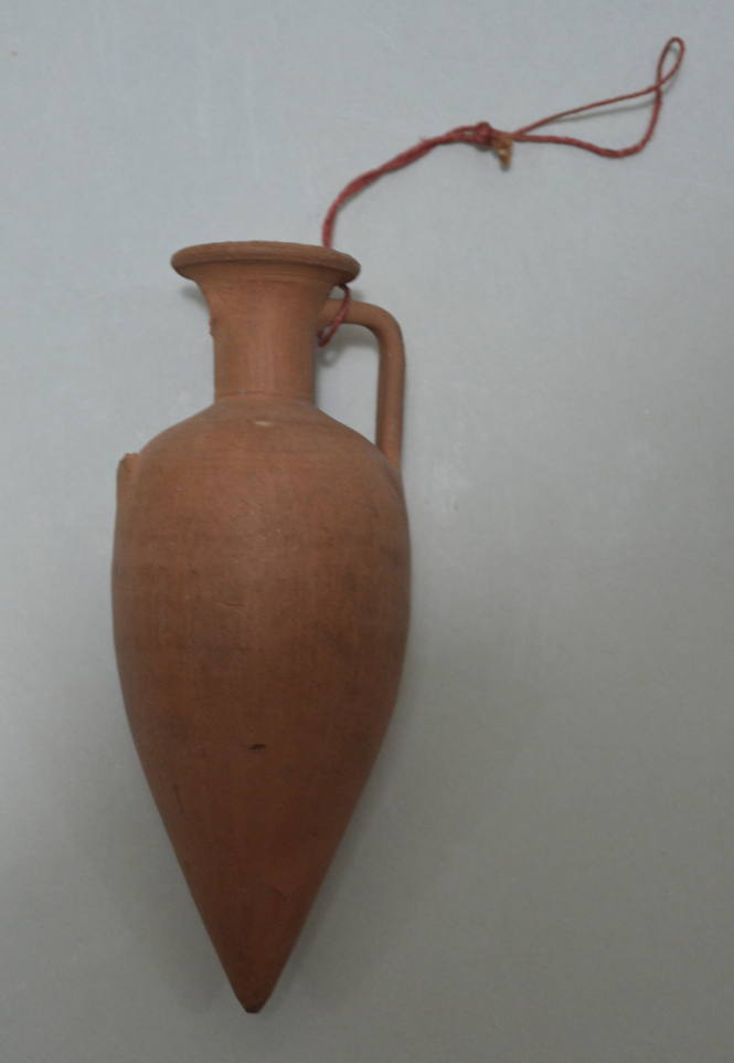 Pointed alabastron, (amphoriskos), undecorated