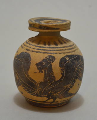 Italo-Corinthian round aryballos decorated with asiren, rosettes in the unglazed field