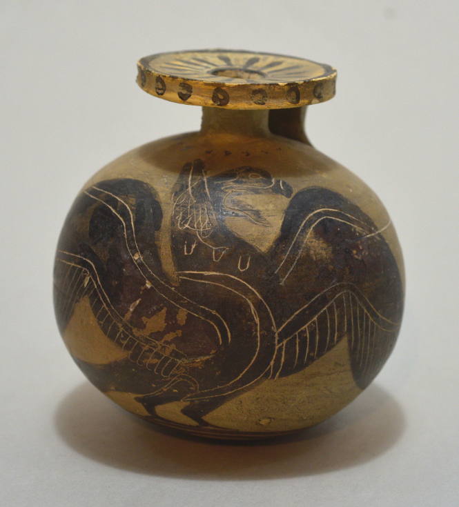 Italo-Corinthian aryballos decorated with griffin; spiral rays on base