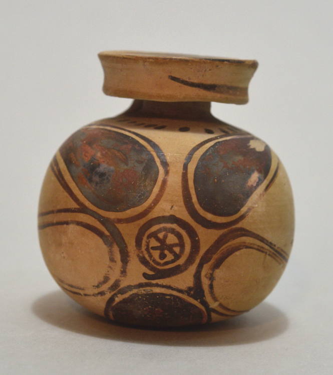 Italo-Corinthian round aryballos decorated with abstract palmette motif