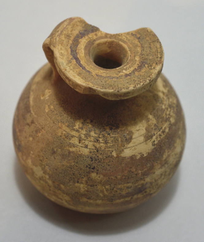 Corinthian round aryballos, decorated with encircling bands