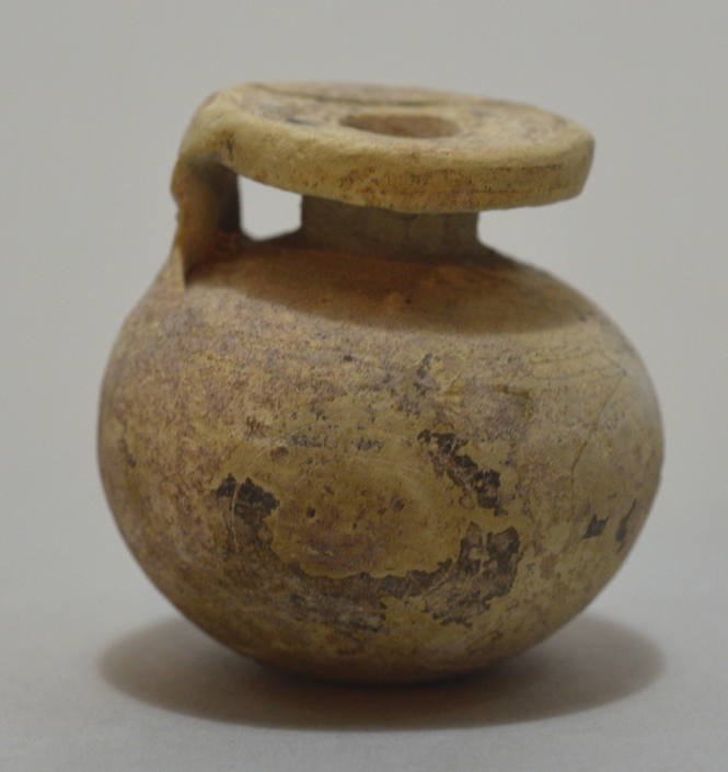 Small Italo-Corinthian aryballos, with faded frieze of warriors with round shields (cf. 48.137)