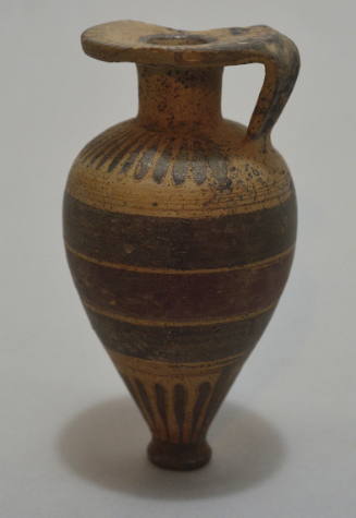Italo-Corinthian pointed aryballos with encircling bands; rays on base and shoulder