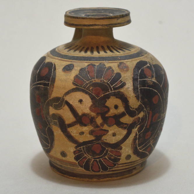 Italo-Corinthian aryballos decorated with large quatrefoil palmette