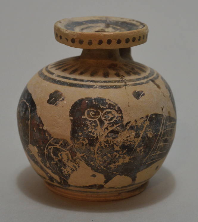 Corinthian round aryballos decorated with an owl and ram; incised details
