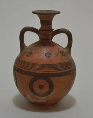 Handle-ridge jug with concentric circle decoration