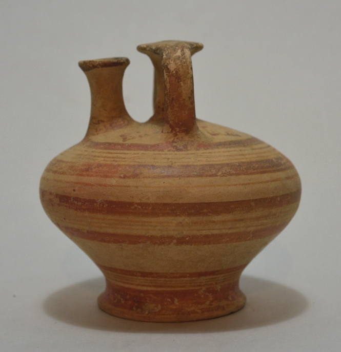 Stirrup vase
